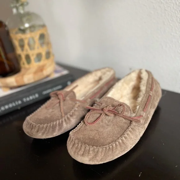 UGG DAKOTA moccasin women’s 8 brown - Picture 2 of 5